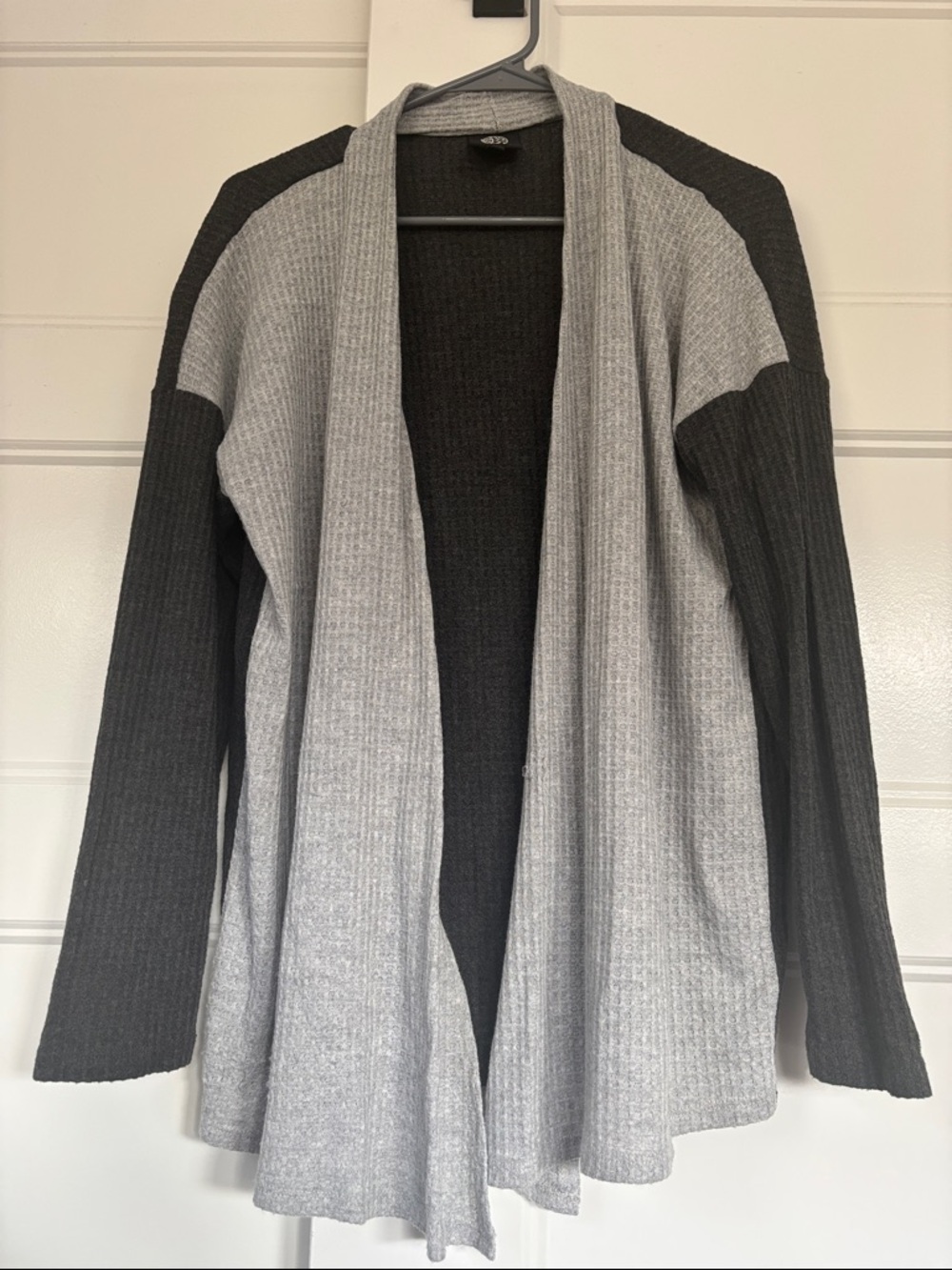 bobeau Gray & Black Open-Front Waffle Knit Cardigan